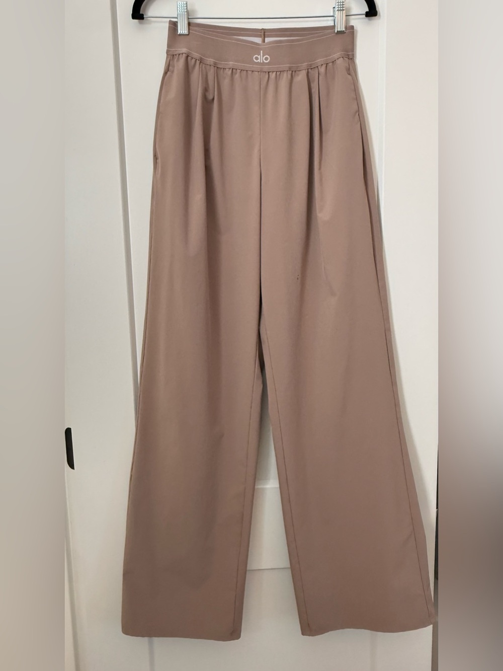 Alo Yoga Suit Up Trouser Long Taupe Size Small 33” Inseam